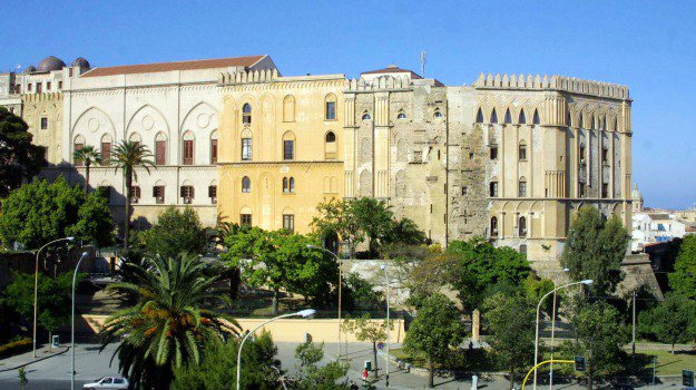 ASSEMBLEA REGIONALE SICILIANA: BLOCCATO UOMO ARMATO